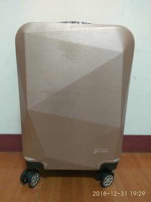 全新品-Aaplus登機行李箱20吋，售價$520限自取，謝謝^^(無外箱裝只有塑膠套，介意者勿下單^^)