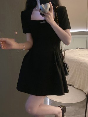 大碼法式氣質方領黑色連衣裙女夏胖mm顯瘦裙子質感高級感蓬蓬短裙