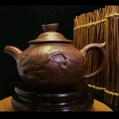 中國宜興 紫砂茶壺 名師落款 手工浮雕茶壺 古龍盤踞茶壺 張石俞 元寶蓋托 展示珍藏陶藝品