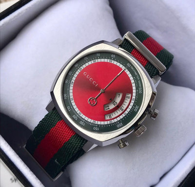 GUCCI Grip 紅色錶盤 紅色配綠色尼龍錶帶 石英 計時 男士手錶 YA157304