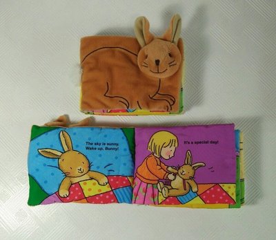 ☆奇奇娃娃屋(1)☆Baby Blessings品牌,小兔子快樂的一天寶寶布書~150元