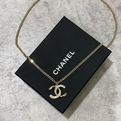 Chanel 單邊鑲鑽logo項鍊 淡金《精品女王全新&二手》