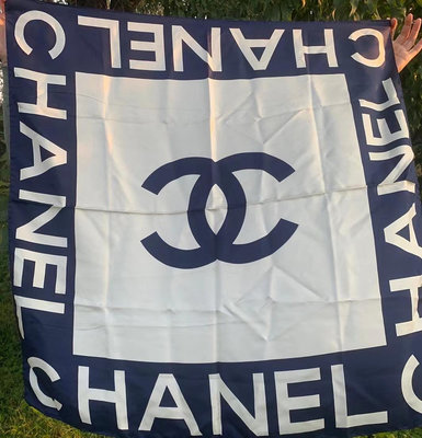 現貨 Chanel vintage 藏藍色方巾！