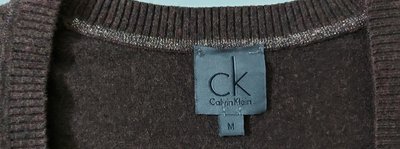 （搬家大出清）CK Calvin Klein 深咖啡色微帶暗紅針織衫/短外套，深V領口、開釦。彈性佳，無內裡。尺寸M碼（偏小）roots blugirl