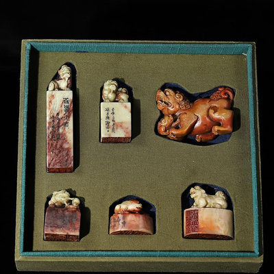 舊藏壽山石雕刻瑞獸鈕印章與子母獸擺一，最高印章尺寸為3.1×3×13.5厘米，最低印章尺寸5.2×3.8×4.3厘米，子36437【萬寶樓】古玩 收藏 古董
