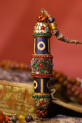 天然瑪瑙純手工掐絲鑲嵌寶石天珠，高14直徑2.5約115克3632870【萬寶樓】古玩 收藏 古董