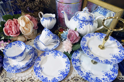 【Sunshine Antiques】Royal Albert - Dainty Blue 茶杯組 牛奶壺 雙層架 茶壺
