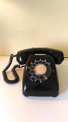 (老件收藏古董精品)台灣早年60年代手撥轉盤式古董電話(絕版經典款)~