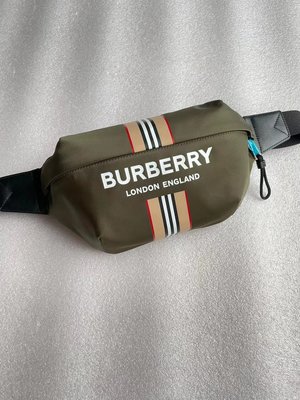 ╭☆包媽子店☆Burberry Vintage 中號格紋腰包/胸包((中性款))軍綠色