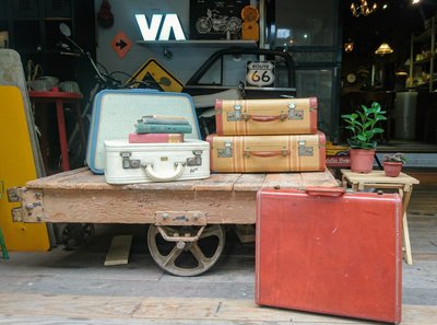 Vintage Americana。復古事 1950年代 旅行箱 行李箱 復古 美國古董 擺飾 收藏 擺攤 公事包