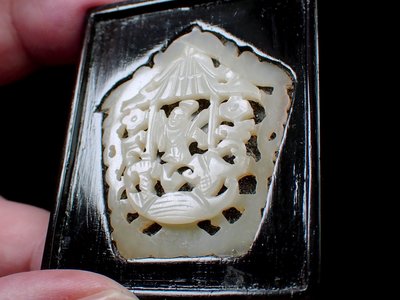 『保真』老玉市場-明清老和闐白玉鏤雕木鑲嵌玉飾