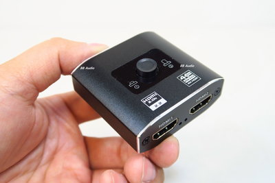 新版 2.0版HDMI切換器 (2進1出/1進2出/4K60Hz/HDR動態) 不閃爍/1秒切換