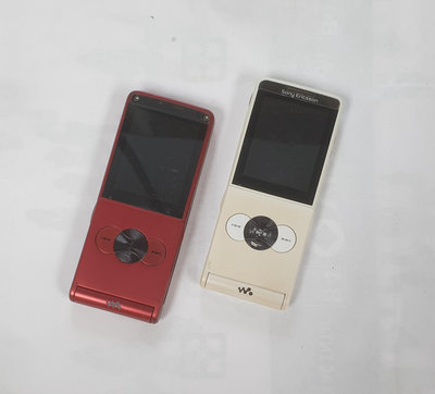 Sony Ericsson W350i 共2隻 當 拍戲道具 殺肉機  零件機  擺飾品