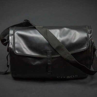 FILSON 美國製造 Dry Messenger Bag 防水 防雨 郵差包 單車 側背包 黑膠 全新正品 絕版現貨