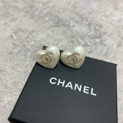 Chanel 耳環 愛心 珍珠《精品女王全新&amp;二手》