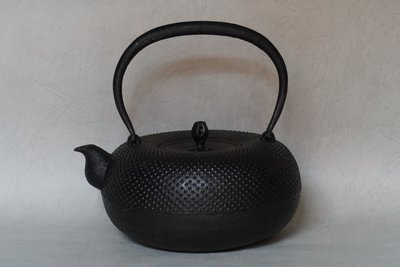 小霖茶堂~日本傳統工藝~南部名釜師圓霰型/半砂鐵壺
