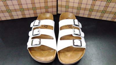 [[KIKI鞋舖] 休閒百搭款Y/D 3條桿勃肯白色拖鞋腳背可以調整36-39 台灣製