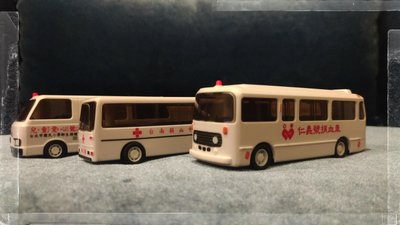 ^.^飛行屋(全新品)105年捐血月~仁義號捐血車~巴士模型車//附盒子//材質~PVC