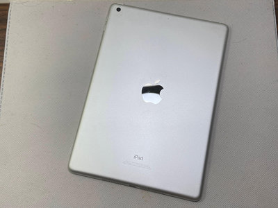 Apple IPad 6 128G 2018 二手銀色蘋果平板 9.7吋