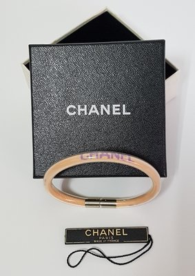 香奈兒  CHANEL   經典款  LOGO  手環  原廠盒裝 ， 保證真品  超級特價便宜賣