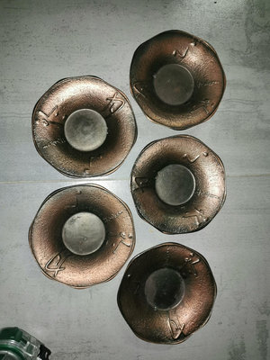 日本鑄銅杯墊一套五個，大號，十分厚重。品相如圖實拍。