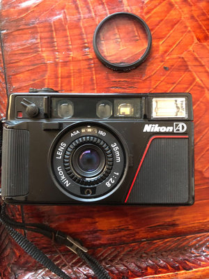 NIKON尼康L35AD2膠卷相機外觀成色如圖，拍照時好時壞