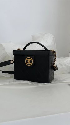 N2V*VINTAGE* Chanel vintage 超級美品黑金大雙C圓形金扣化妝桶包 手袋
