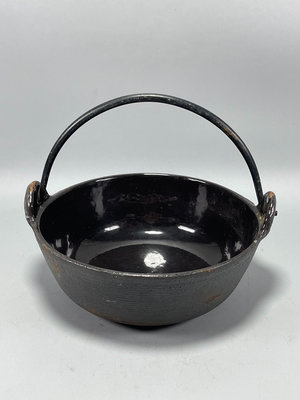 【二手】日本鐵鍋，南部提梁老鐵鍋，重850克，尺寸品相如圖。 擺件 銅器 老貨 【景天闇古貨】-539