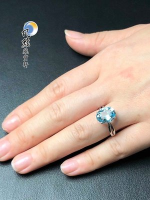 【凡點藏寶軒‧玉石二館】設計款◎閃亮清澈的藍色托帕石◎鑲嵌18K金戒指