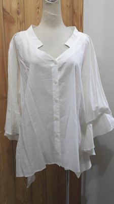 iRoo 專櫃品牌 白色 大尺碼 披肩式蝴蝶袖造型襯衫（40）