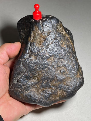 【二手】稀有奇石疑似隕石像個鐵疙瘩沉強吸磁有點金屬的光澤 原石 造型石 擺件【麒麟古玩】-4945