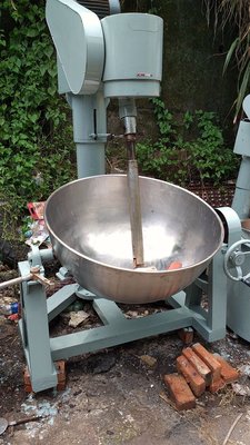 炒食機有3尺鍋、2尺8、2尺4……保固半年、使用桶裝氣、天然均可