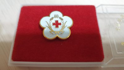 中華民國紅十字會創立80週年紀念徽章
