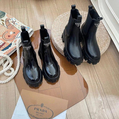 熱款#Prada新款切爾西靴厚底短筒松糕靴短靴黑色馬丁靴女騎士靴真