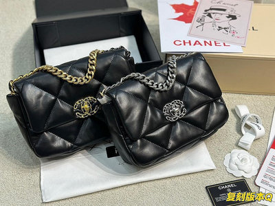 【小老虎全球購】全套包裝Chanel19 bag 自從歐陽娜娜帶貨后全球斷貨很難買到 皮質是羊皮有點像羽絨服包包 NO146470
