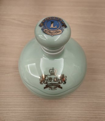 社團獅子會特製~威士忌空酒瓶(約高16cm寬13cm)