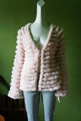 【性感貝貝】Bernis 貝爾尼斯粉色皮草繡珠兔毛混羊毛名媛罩衫外套,搭洋裝Loranzo 六藝風