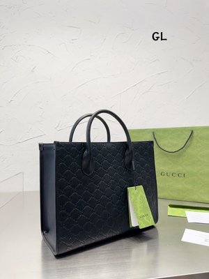 Gucci 購物袋一直對大包的要求就是要輕Neverfull那些太大眾太街款了第一次見復古風的購 NO133021