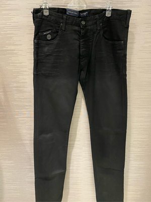 【EZ兔購】~正品 Armani jeans aj 黑色素面抓皺鐵牌牛仔褲31腰