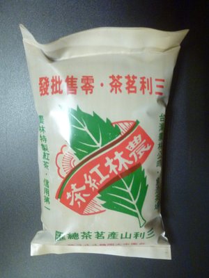 台南--農林紅茶一包(郵寄免運費---背面無條碼---疑似是老茶葉??)建議收藏裝飾用