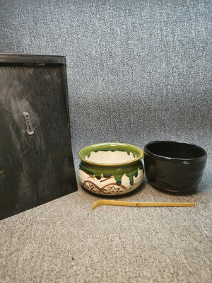 日本回流  . 黑樂抹茶碗，織部燒建水，茶匙原供箱