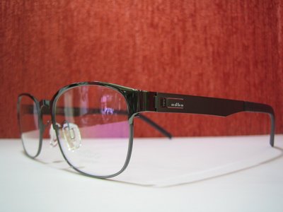 吉新益眼鏡公司 odbo專利整支框無螺絲一體延展鈦眼鏡*彈性鈦完全無負擔 1197 霧咖色