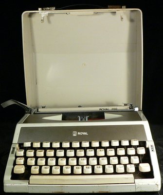 乖乖@賣場~復古打字機.早期鍵盤式打字機.ROYAL 200咖啡黑古董打字機.