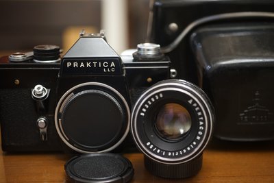 德國Praktica LLC M42 相機+Pentacon elecric 50mm F1.8人像鏡 一機一鏡附皮套