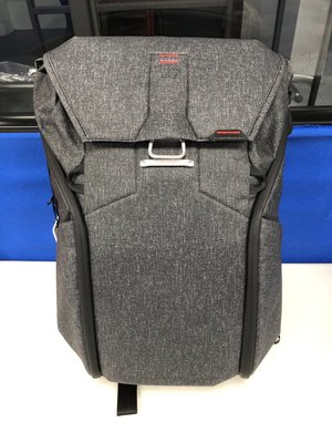 已蒙 貴客購買 (主管託售) PEAK DESIGN AFD035C魔術使者攝影後背包 30L 可放16吋筆電 炭燒灰