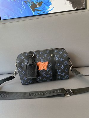 Louis vuitton fall in love系列圓筒包 情侶款拉鏈斜挎包 經典百搭牛皮單肩包M46339