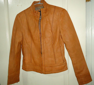Legna 棕色軟質真皮夾克型皮衣,尺寸M,肩寬38.5cm胸寬43cm衣長55cm,少穿特價大出清