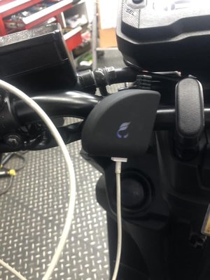 欣輪車業 ANGELA 天使快充+ USB 雙孔 蘋果 安卓 全機防水 售950元