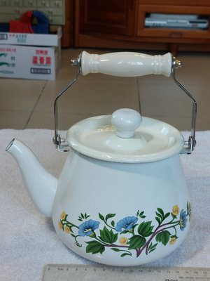 茶壺(4)~~早期琺瑯茶壺.水壺~~台製~~花朵~~KOBE~~容量約2000CC