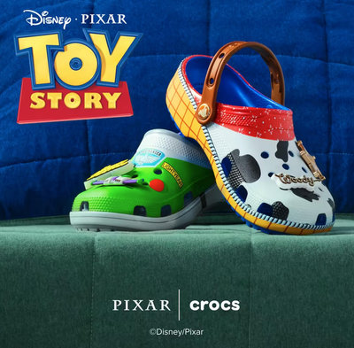 crocs Toy Story Woody / Buzz Classic Clog 玩具總動員聯名款 胡迪 巴斯光年 運動涼拖鞋。太陽選物社